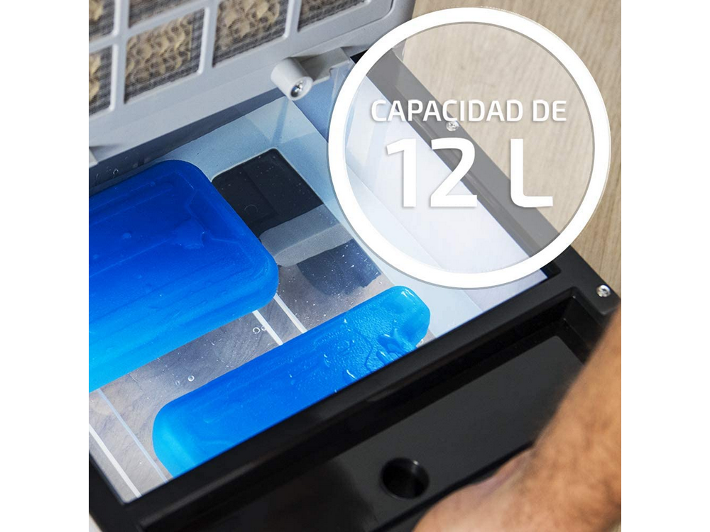 Nevera abierta con paquetes de hielo azules. El texto dice 12 L.