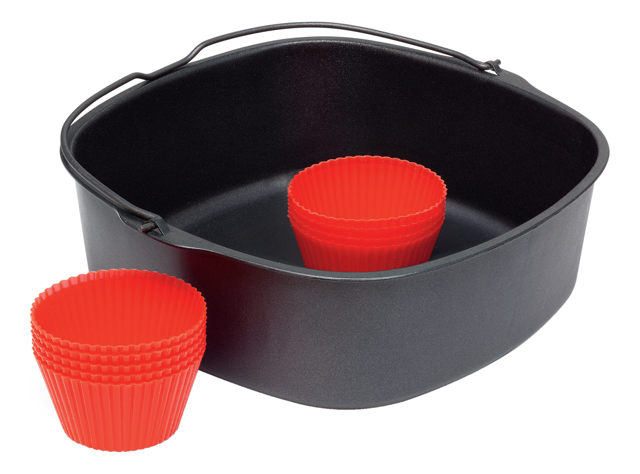 Cestello per friggitrice ad aria nero con sei stampini in silicone rossi per cupcake all'interno. Sfondo nero.