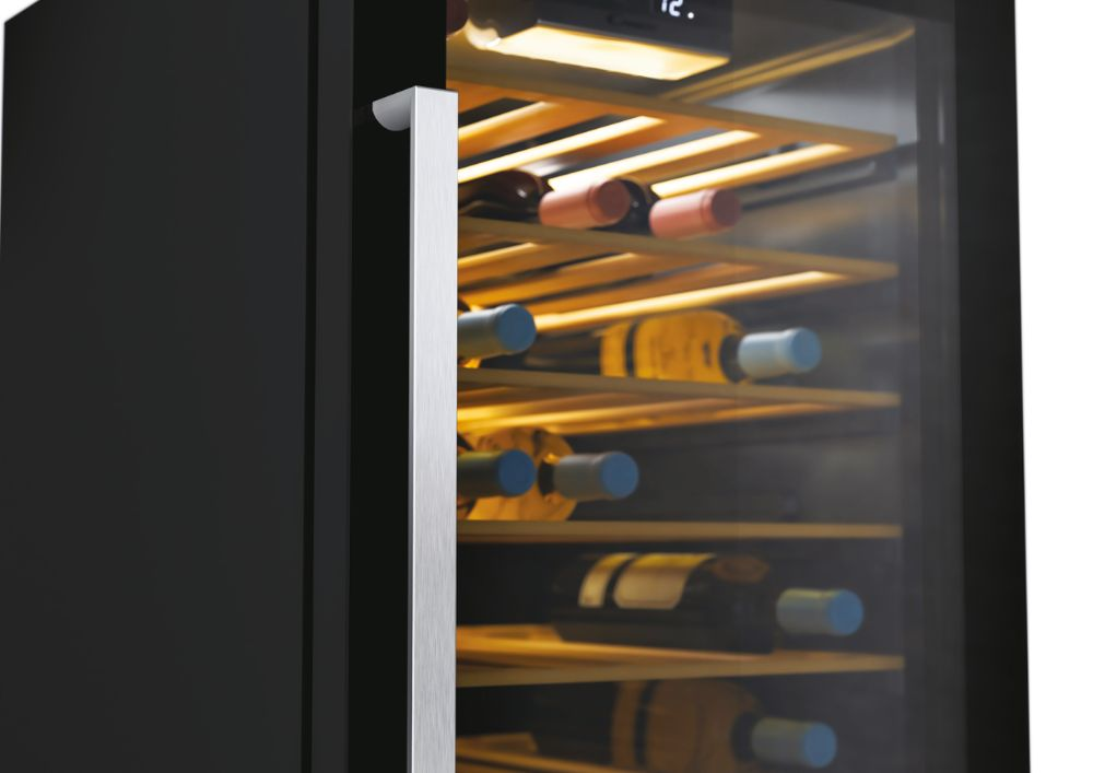 Vinoteca - Candy CWC 154 EEL/N, 121l, 41 botellas, WIFI, LED, Tratamiento anti UV, Baldas madera, 39 dB, Negro
