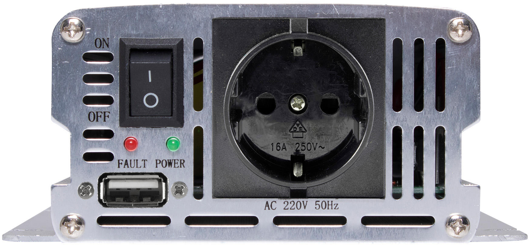 Egy ezüstszínű inverter be/ki kapcsolóval, hiba/tápjelzővel és USB-porttal.