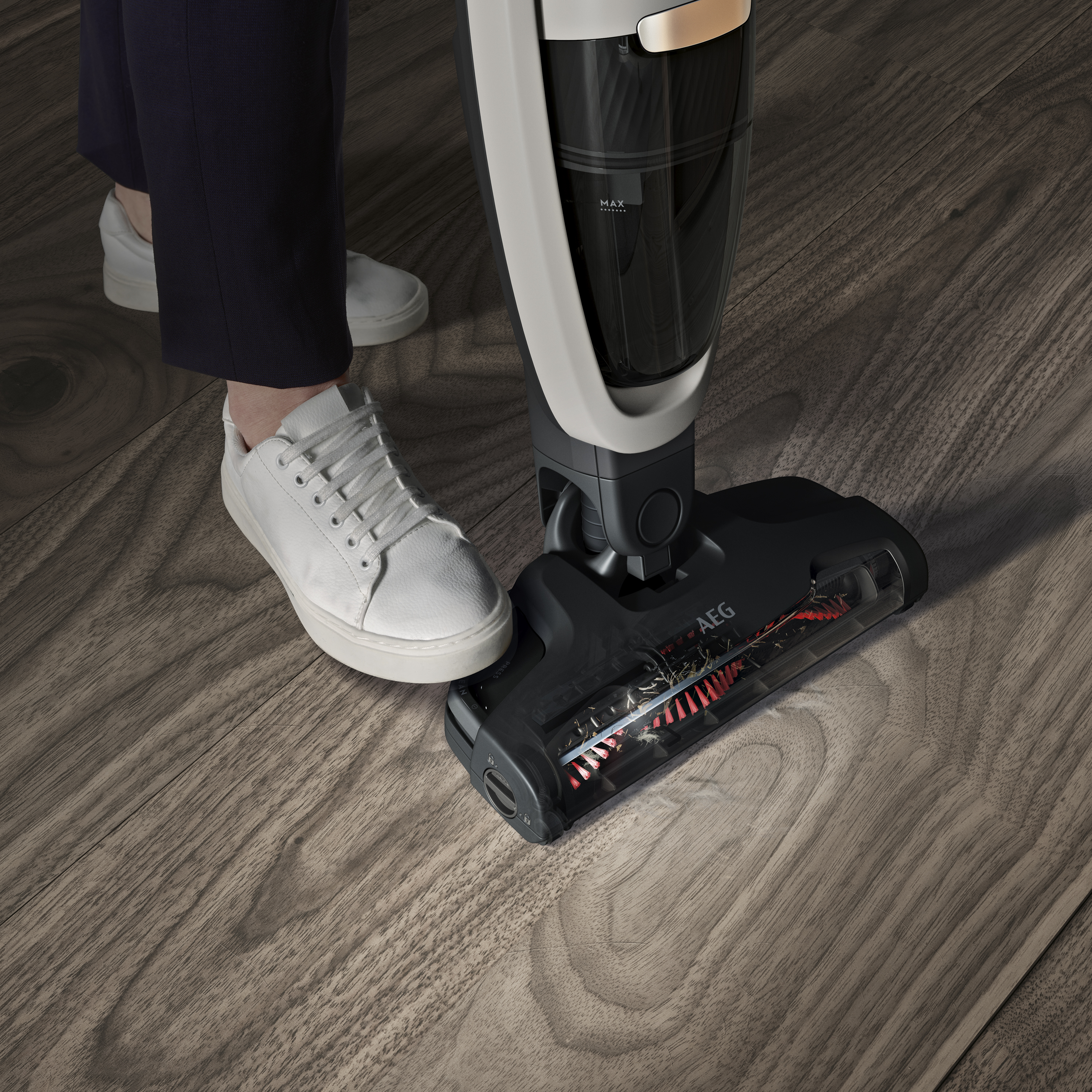 AEG Aspirateur balai 18 V (QX6-1-44SW)