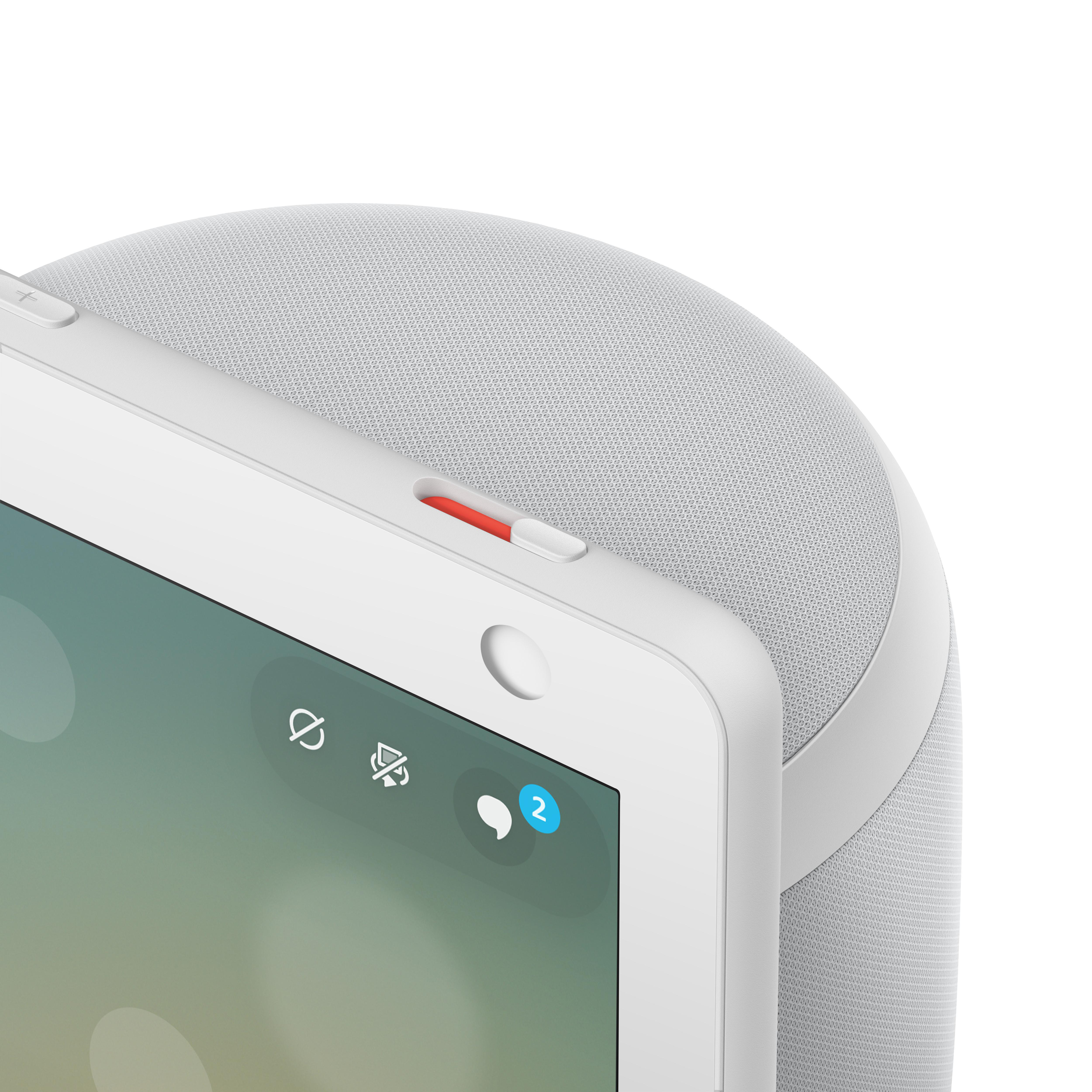 Nahaufnahme eines weißen Smart Speakers mit Bildschirm und roter Taste.