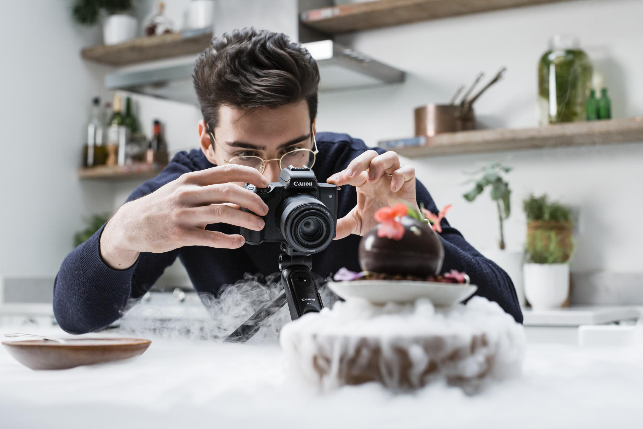 CANON Canon EOS M50 MK II Kit Systemkamera mit Objektiv 15-45 mm + 55-200 mm, 7,5 cm Display Touchscreen, WLAN