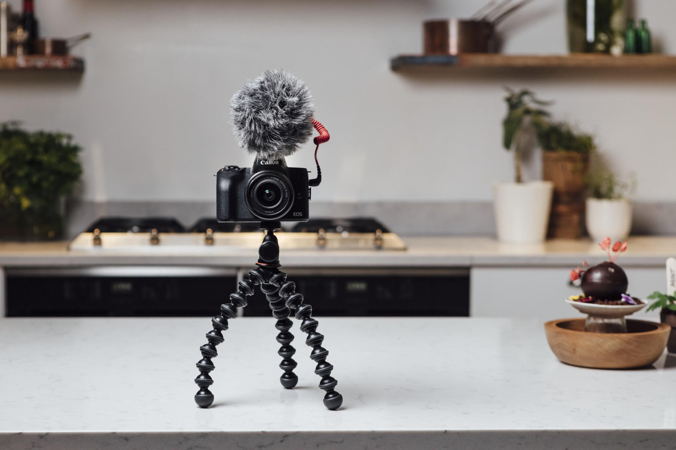 CANON Canon EOS M50 MK II Vlogging Kit Systemkamera mit Objektiv 15-45mm, 7,5 cm Display Touchscreen, WLAN