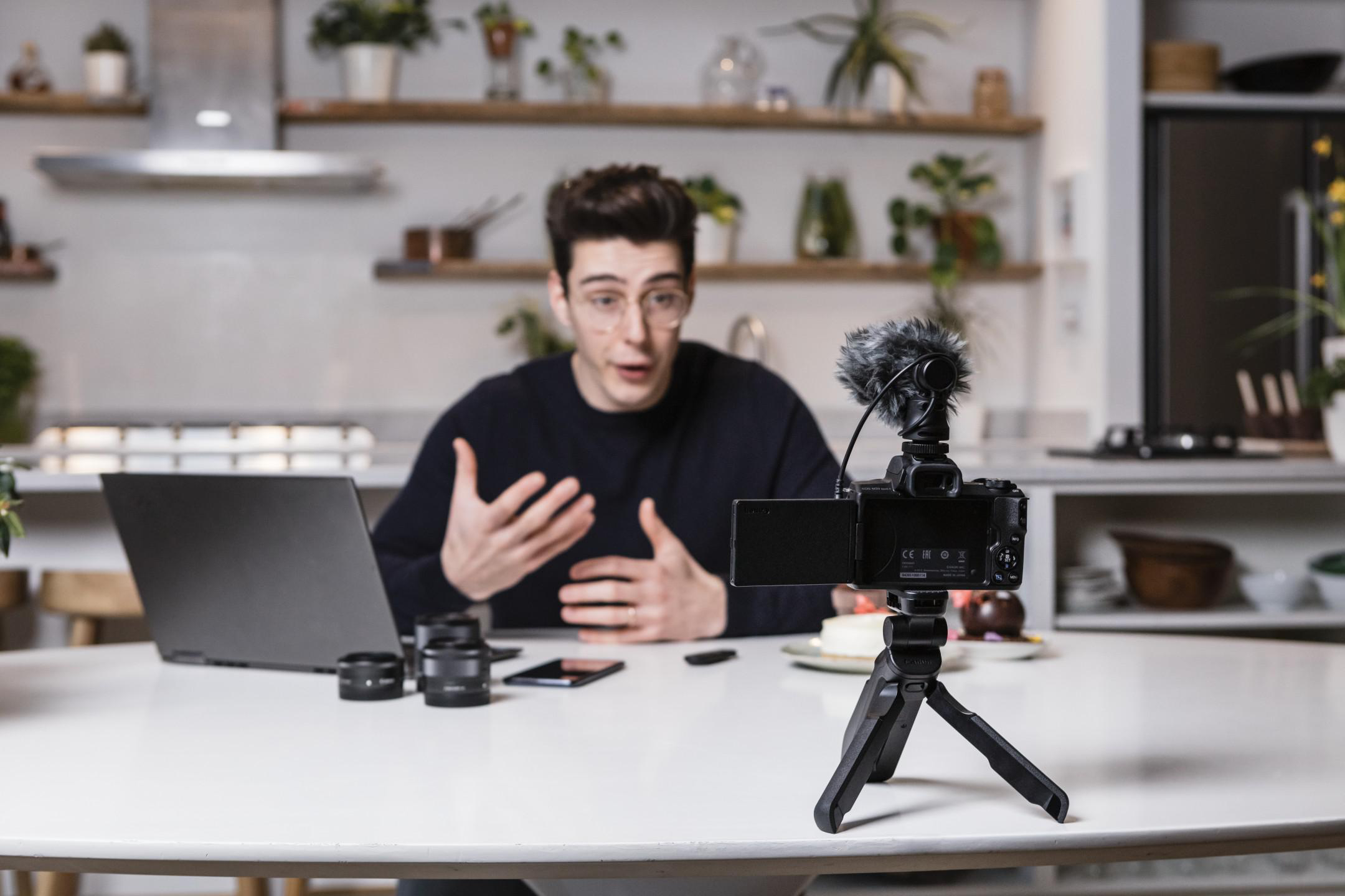 CANON EOS M50 MK II Kit + Tasche und 16GB Speicherkarte Systemkamera mit Objektiv 15-45mm, 7,5 cm Display Touchscreen, WLAN