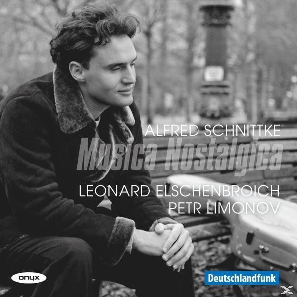 Albumcover: Mann in einem Mantel, Titel 'Musica Nostalgica' und Namen. Schwarz-Weiß-Foto.