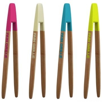 Cuatro pares de pinzas, cada uno con un mango de diferente color: rosa, blanco, azul y amarillo.