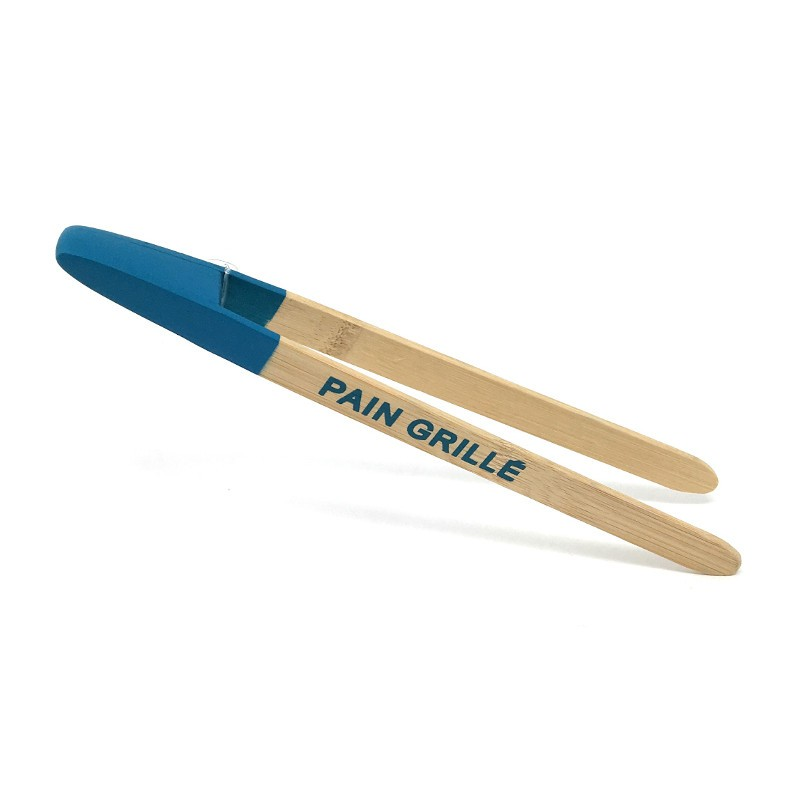 Pinzas de madera con puntas azules, con la palabra 'PAIN GRILLE' impresa en el lateral.