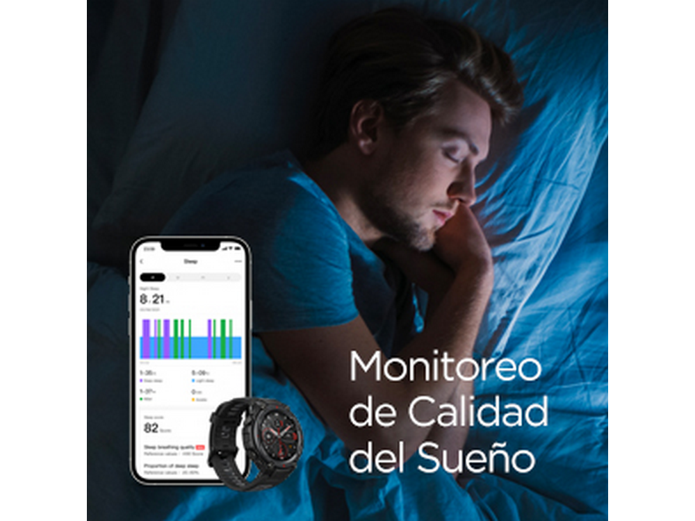 Un hombre duerme en la cama mientras monitorea su sueño en un teléfono inteligente y un reloj inteligente.
