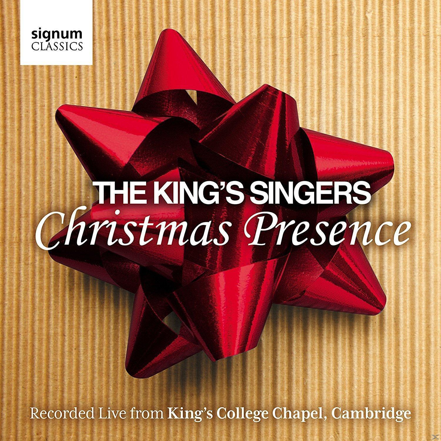 Albumcover mit einer großen roten Schleife auf goldenem Hintergrund, betitelt Christmas Presence.