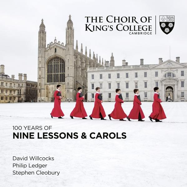 Albumcover, The Choir of King's College, Cambridge. Mehrere Jungen in roten Roben gehen vor einem Gebäude.