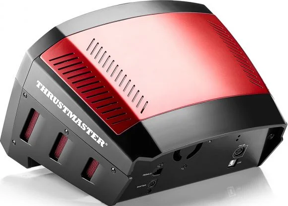 Thrustmaster-Rennspiel-Lenkradbasis in Schwarz und Rot mit Lüftungsschlitzen und Anschlüssen auf einer weißen Fläche.