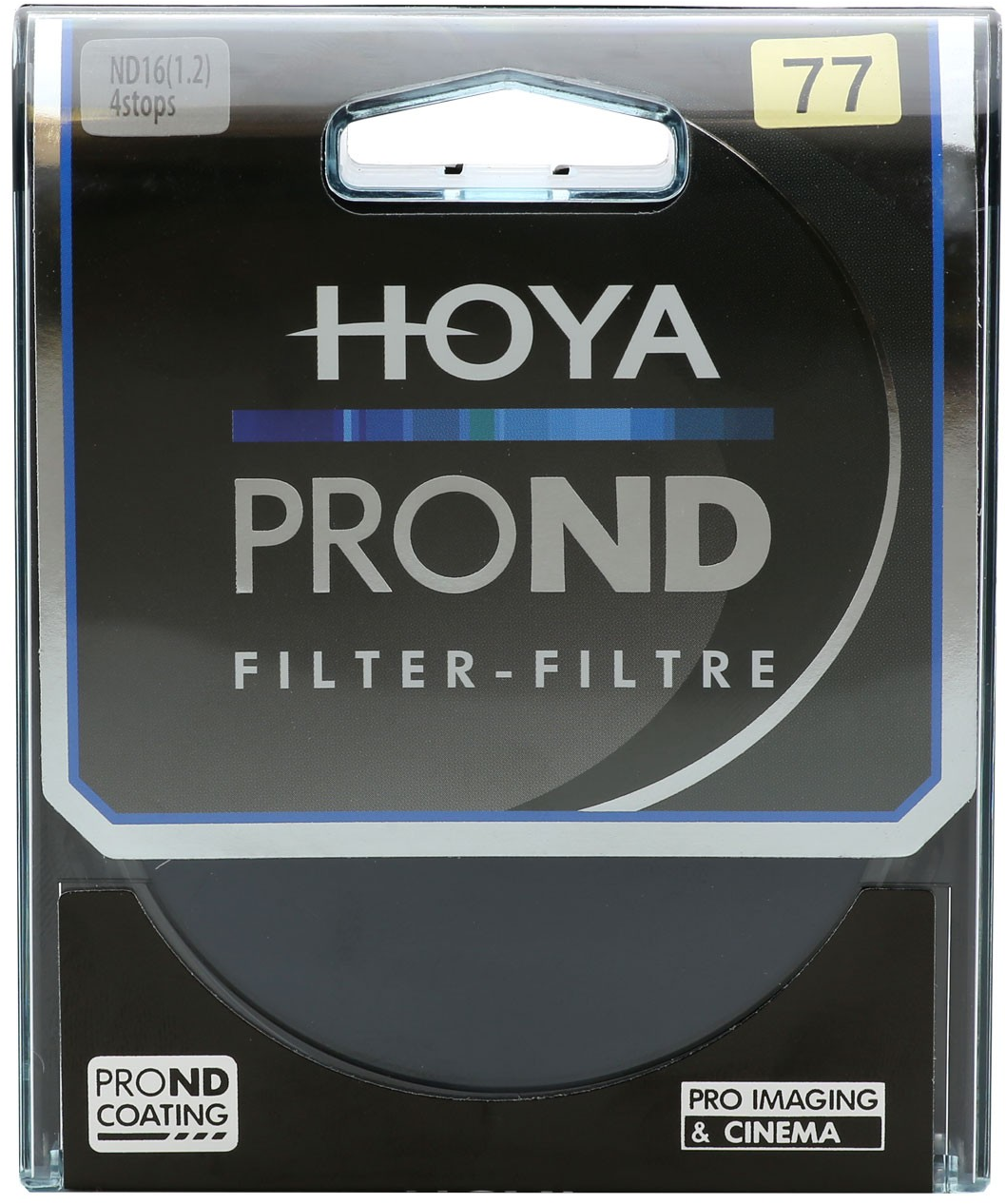 Ein Hoya Pro1D Filter in einer schwarz-klaren Kunststoffverpackung.