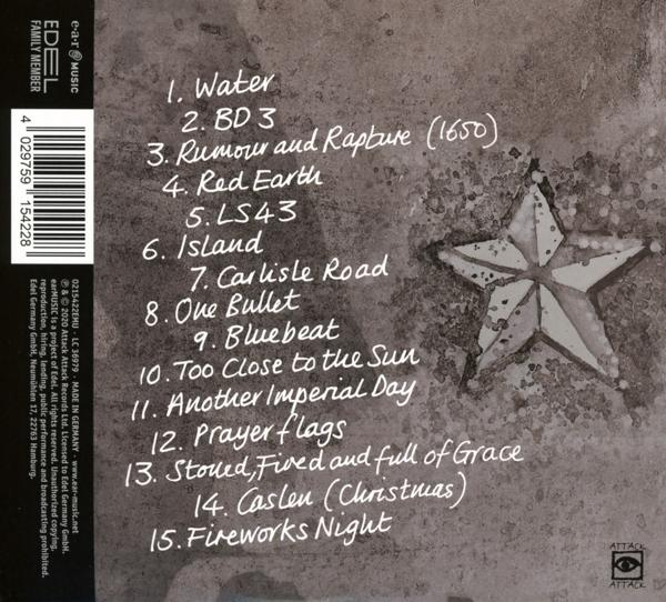 Rückseite einer CD mit Sterndesign, Trackliste und Text auf Deutsch.