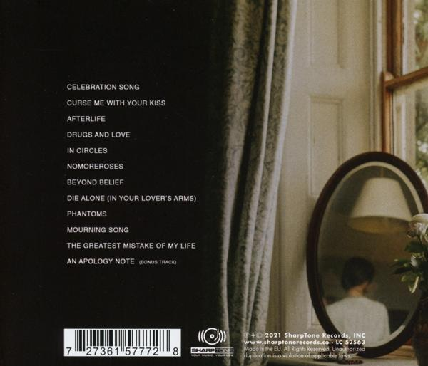 Albumcover mit Titelliste und einem Vorhang.