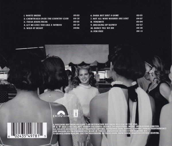 Album borító. Lana Del Rey fehér ruhában, szürkeárnyalatos képben.