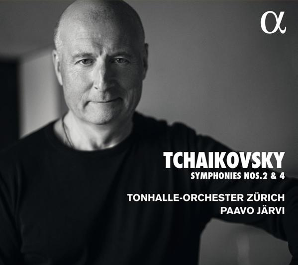 Pochette d'album des symphonies de Tchaïkovski. Homme chauve en chemise noire. Texte : Tchaïkovski, Symphonies.