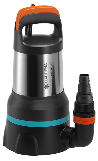 Eine Gardena Tauchpumpe, schwarz und silber, mit orangefarbenem Griff und seitlichem Schlauchanschluss.