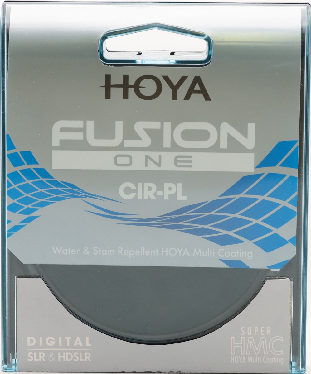 Hoya Fusion One Filter in einer transparenten Kunststoffhülle mit Textbeschriftungen.