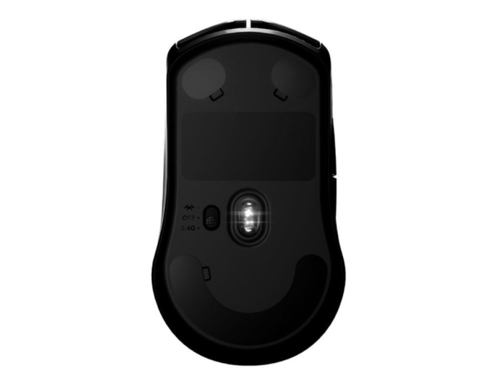 La parte inferior de un ratón de ordenador negro, que muestra el sensor y el interruptor de encendido/apagado.