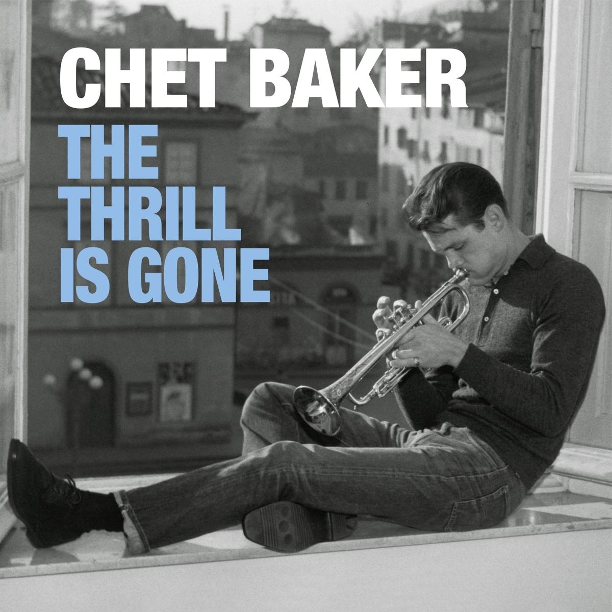 Albumcover für Chet Baker, 'The Thrill Is Gone', zeigt einen Mann, der Trompete spielt.