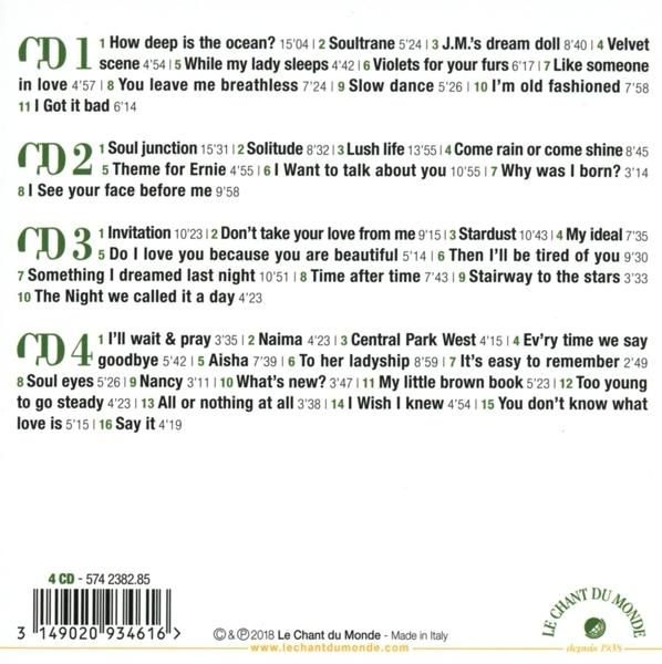 Vier CDs mit Titellisten. Die CDs befinden sich in einer schwarzen Hülle, mit den Titellisten auf der Rückseite.