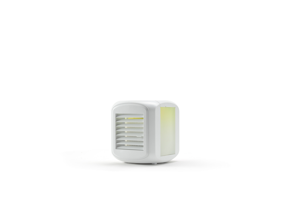 Purificador de aire rectangular, blanco, pequeño, con luz amarilla lateral.