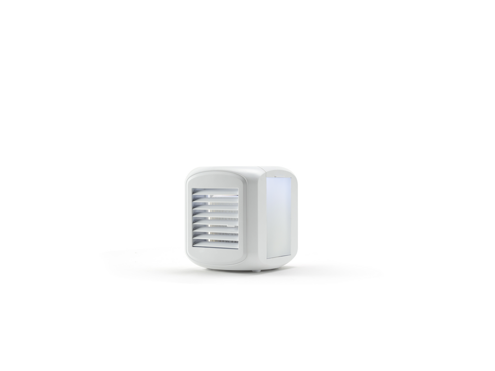 Enfriador de aire portátil blanco con ventilación.