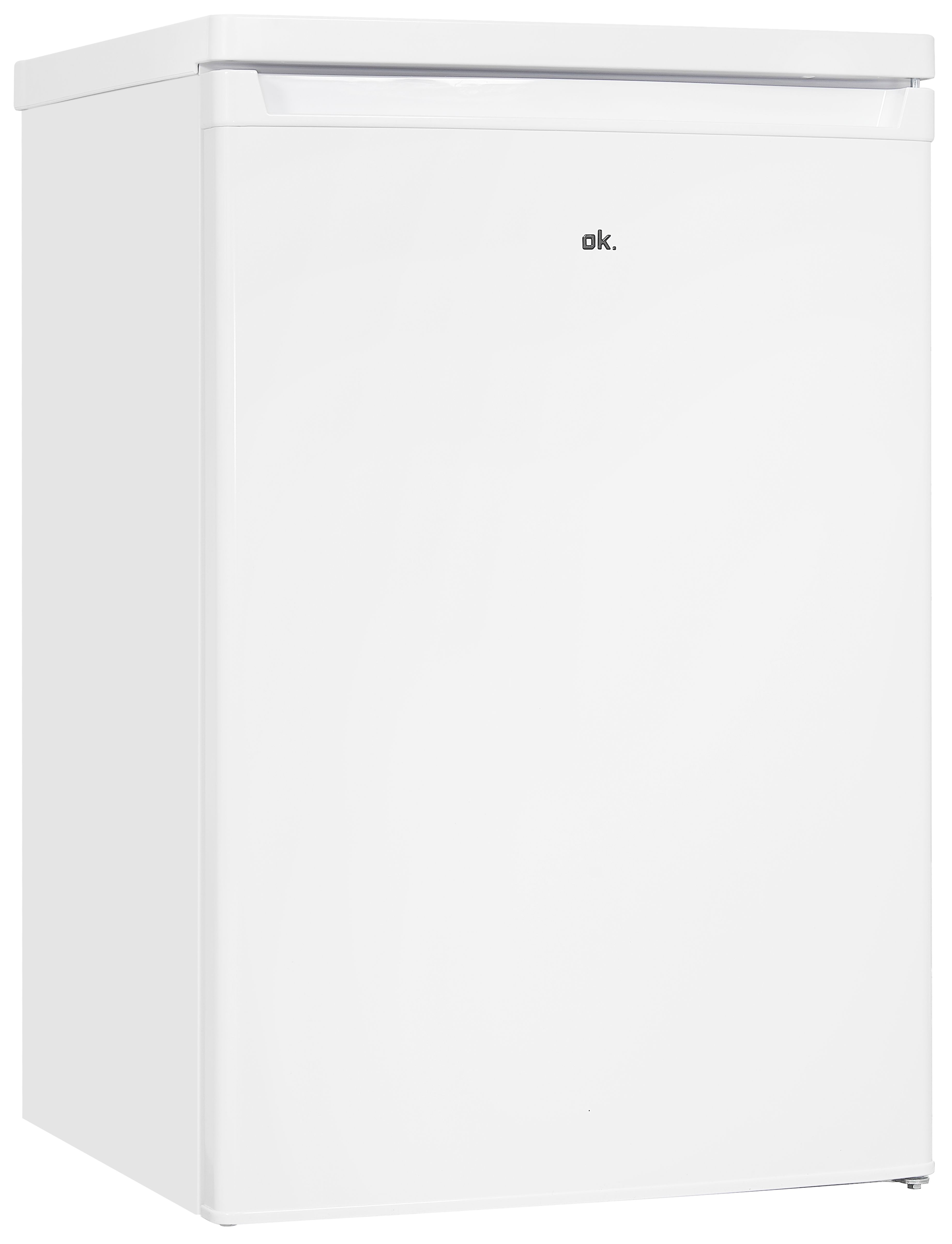 Weißer, freistehender Kühlschrank mit dem Wort 'ok.' auf der Tür, isoliert auf weißem Hintergrund.