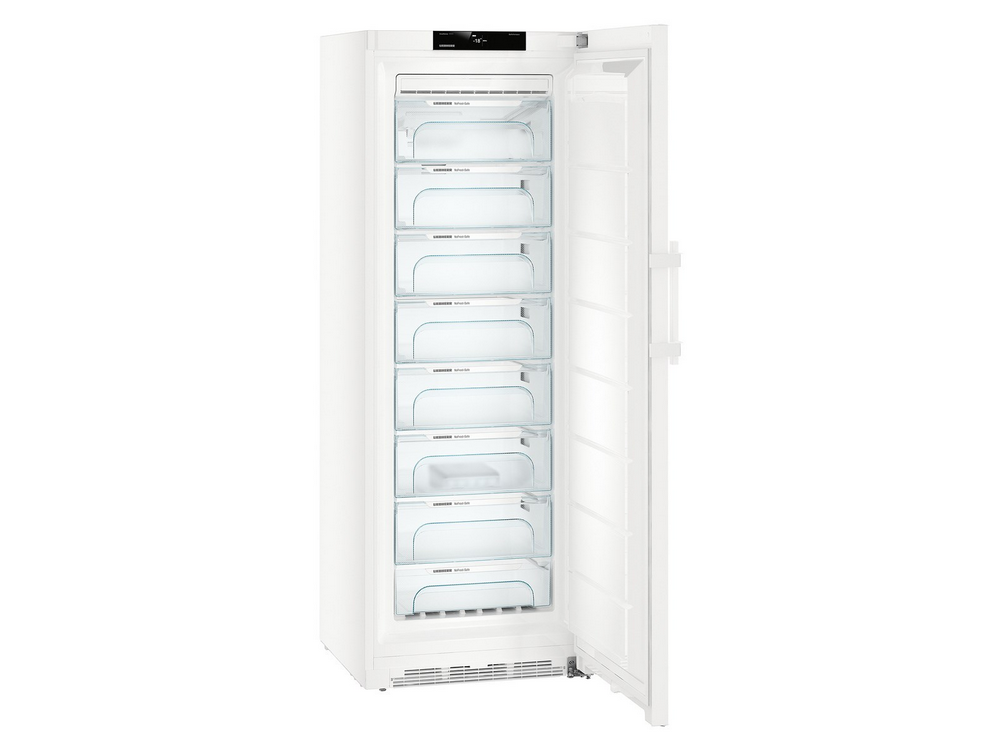 Refrigerador blanco con la puerta abierta, mostrando cajones y estantes. Fondo blanco.