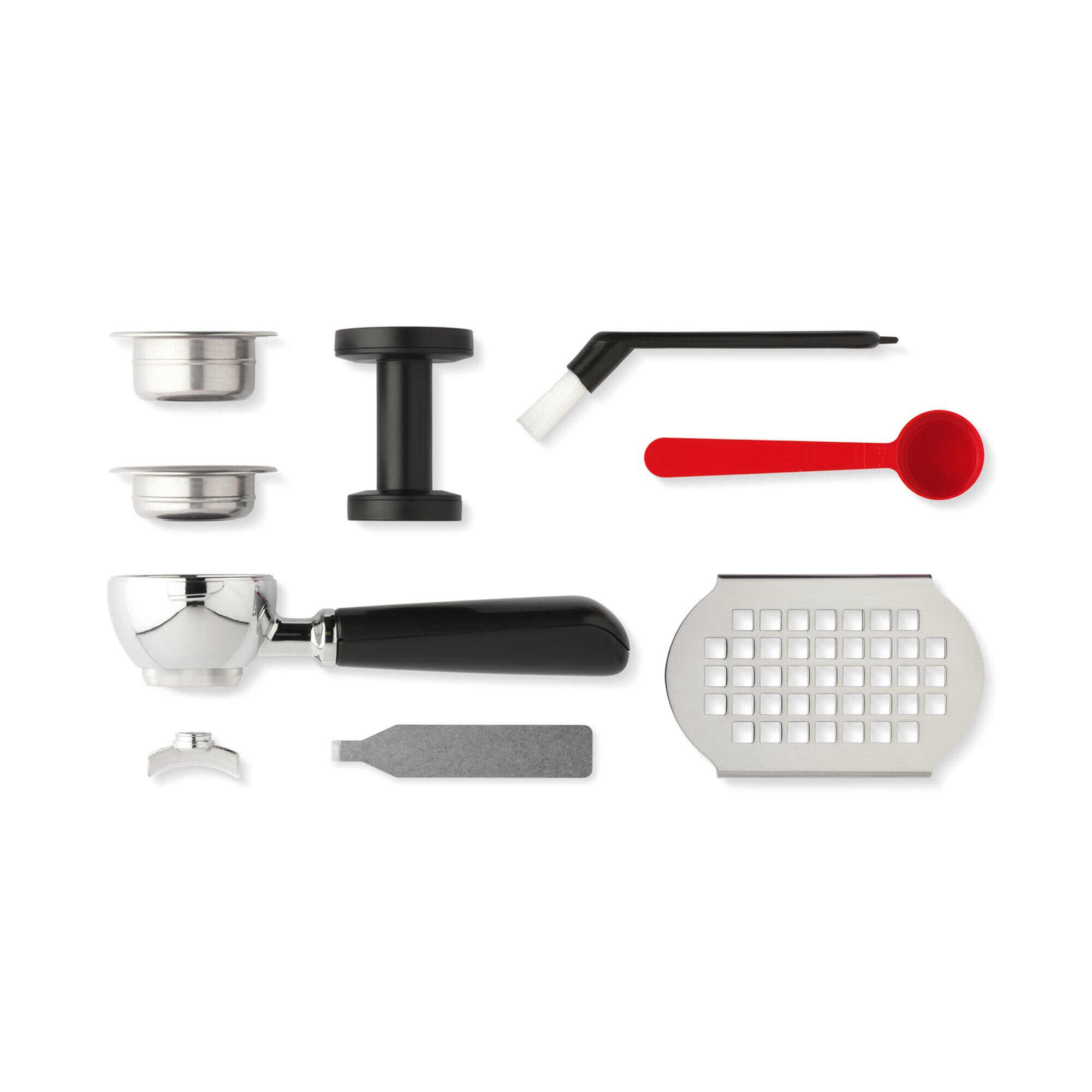Sortiment von Espressomaschinenteilen: Siebträger, Filter, Tamper, Bürste und mehr.