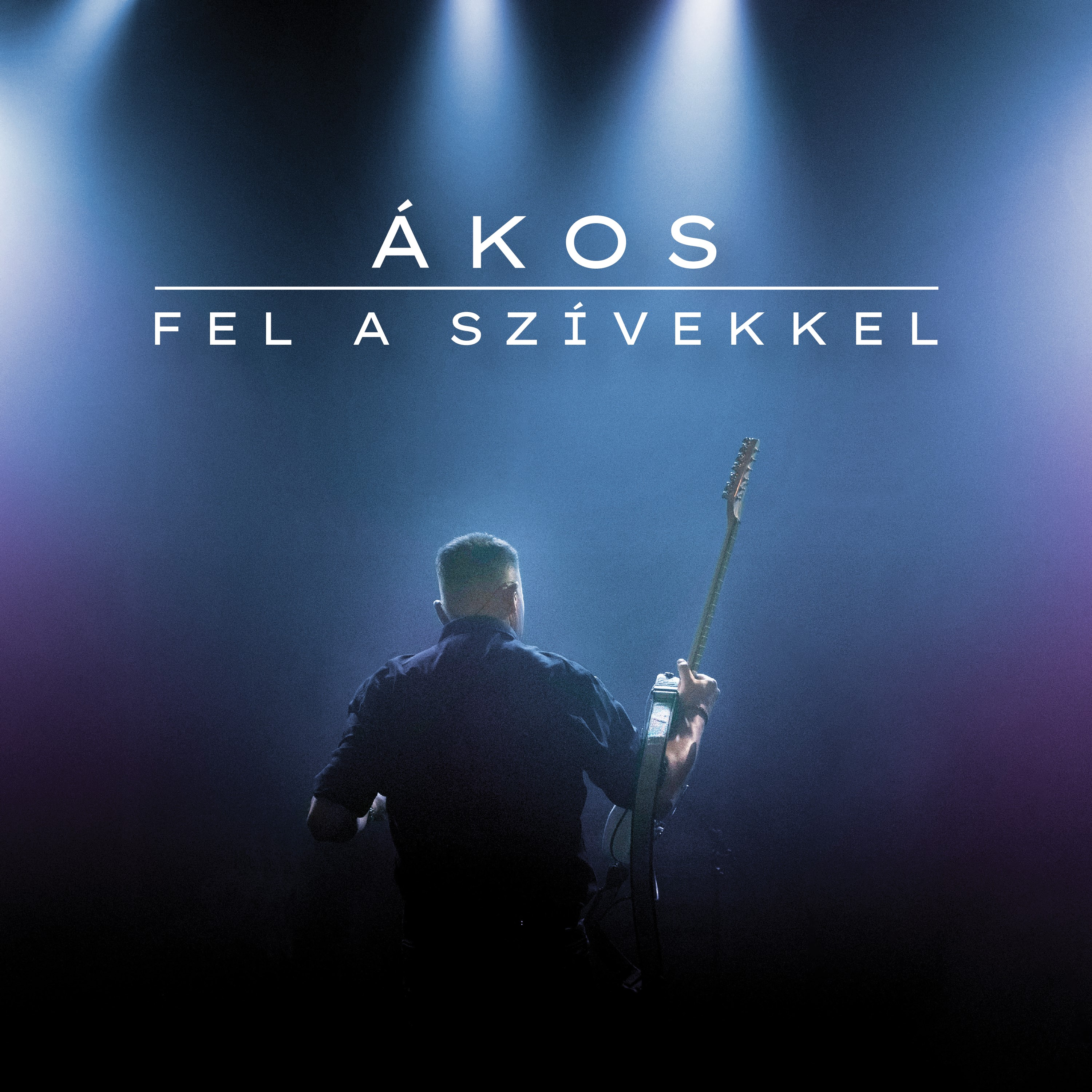 Ákos albumának borítója, egy gitáros férfi a színpadon, fényekkel és magyar szöveggel.