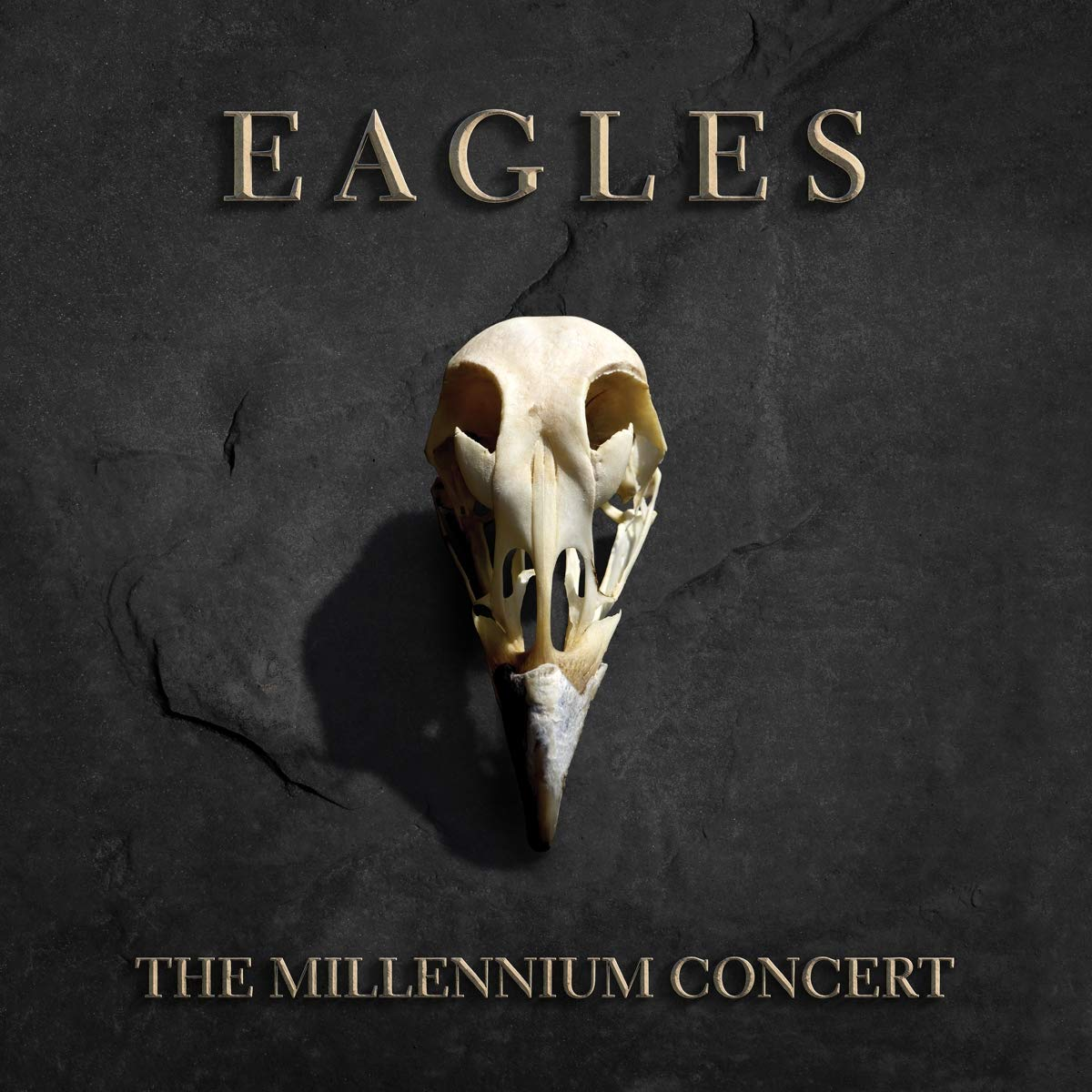 Album borító: Koponya sötét háttéren. Cím: Eagles, The Millennium Concert.