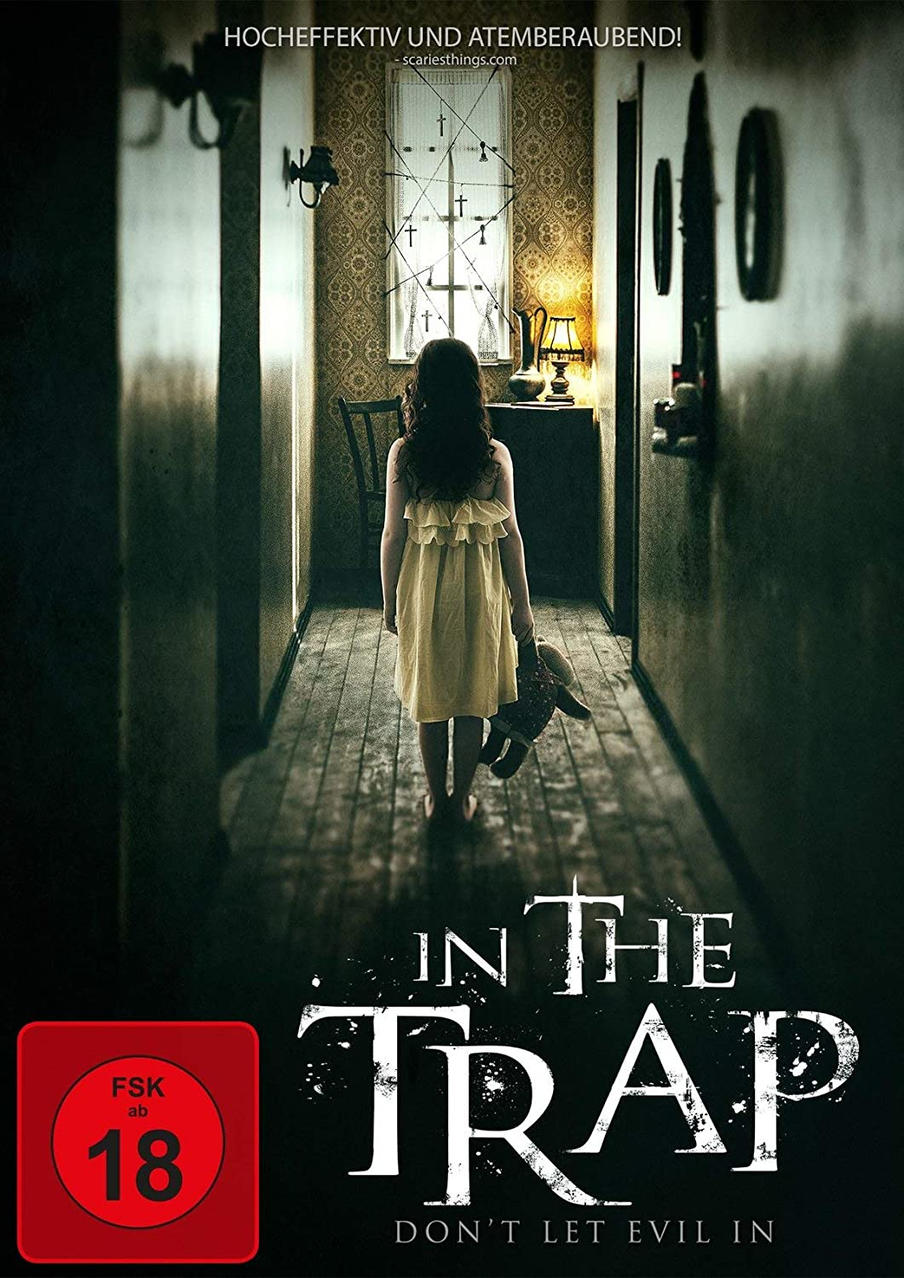 Filmplakat: Mädchen in gelbem Kleid in einem Flur. Titel: In The Trap.
