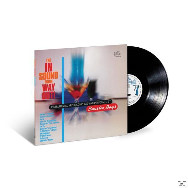 A 'The Sound From Way Out!' album borítója a Beastie Boystól. Hanglemez jobbra.
