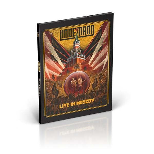 CD-hoes voor 'Live in Moscow' van Lindemann, met een podium en de Basiliuskathedraal in Moskou.