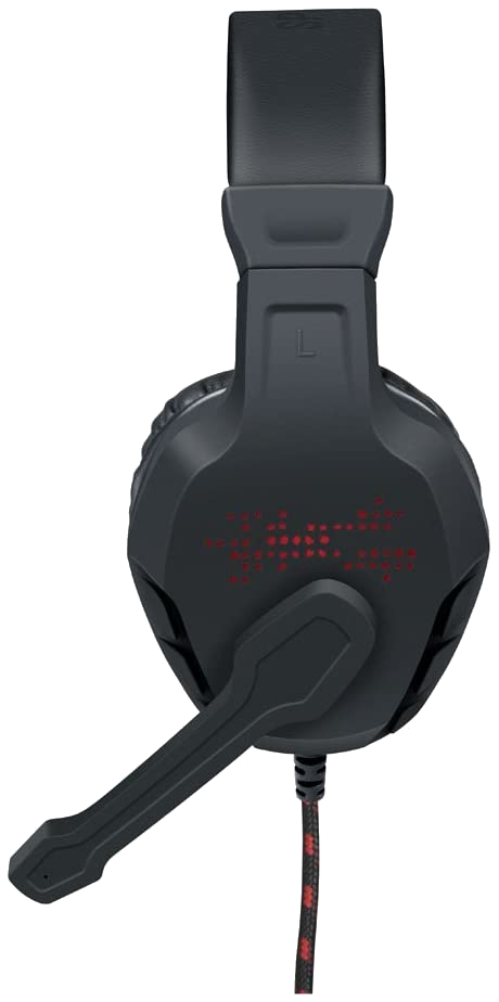 Fekete gamer fejhallgató mikrofonnal. Piros díszítések láthatók. A háttér sima fekete.