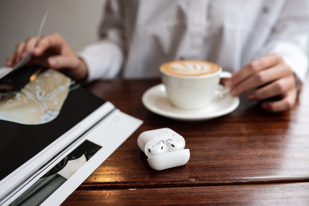 ISY Oplaadcase cover voor AirPods Wit (IEC-1000-WH)