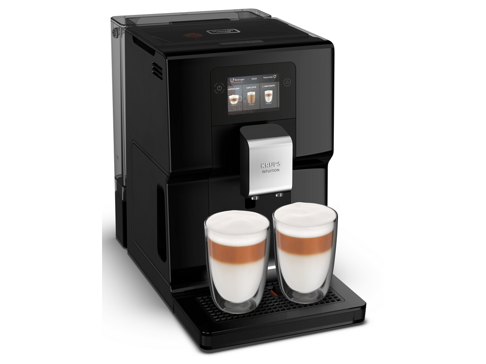 Cafetera Krups Intuition negra con dos vasos de café con leche, fondo blanco.