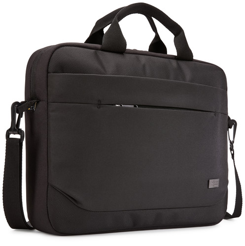 Fekete CASE LOGIC laptop táska vállpánttal, fehér háttérben izolálva.