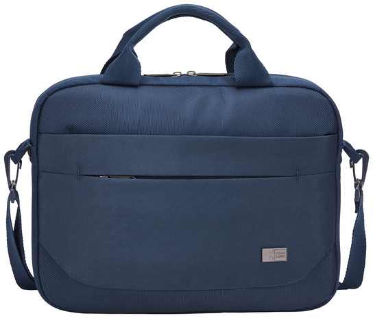 Sötétkék Case Logic laptop táska, elülső zsebbel és fogantyúval. A háttér fehér.