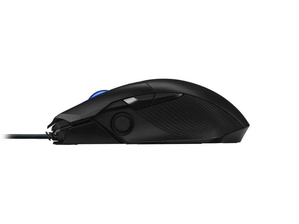 Ratón gaming negro con botón lateral y rueda de desplazamiento, sobre fondo negro.