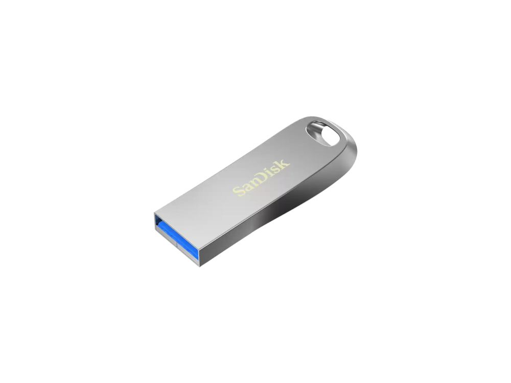 Una memoria USB plateada con conector azul sobre fondo blanco.