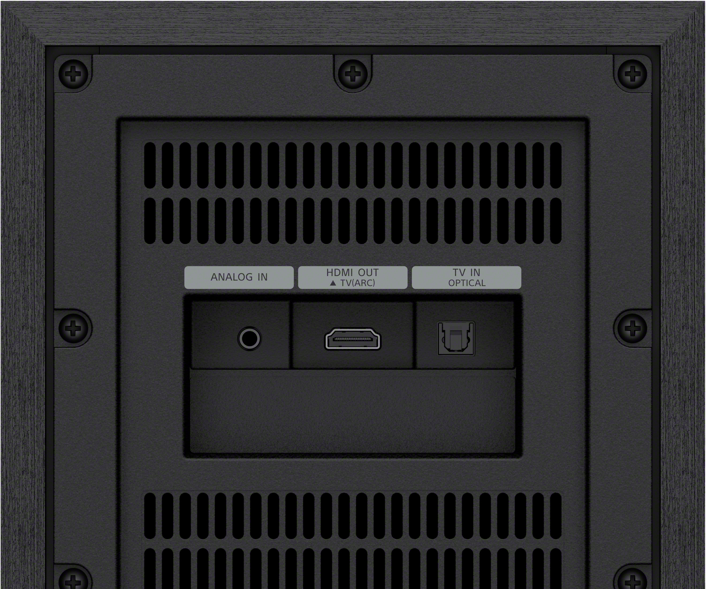 Die Rückseite einer Soundbar mit analogen, HDMI- und optischen Anschlüssen. Eine schwarze Oberfläche mit Belüftung.