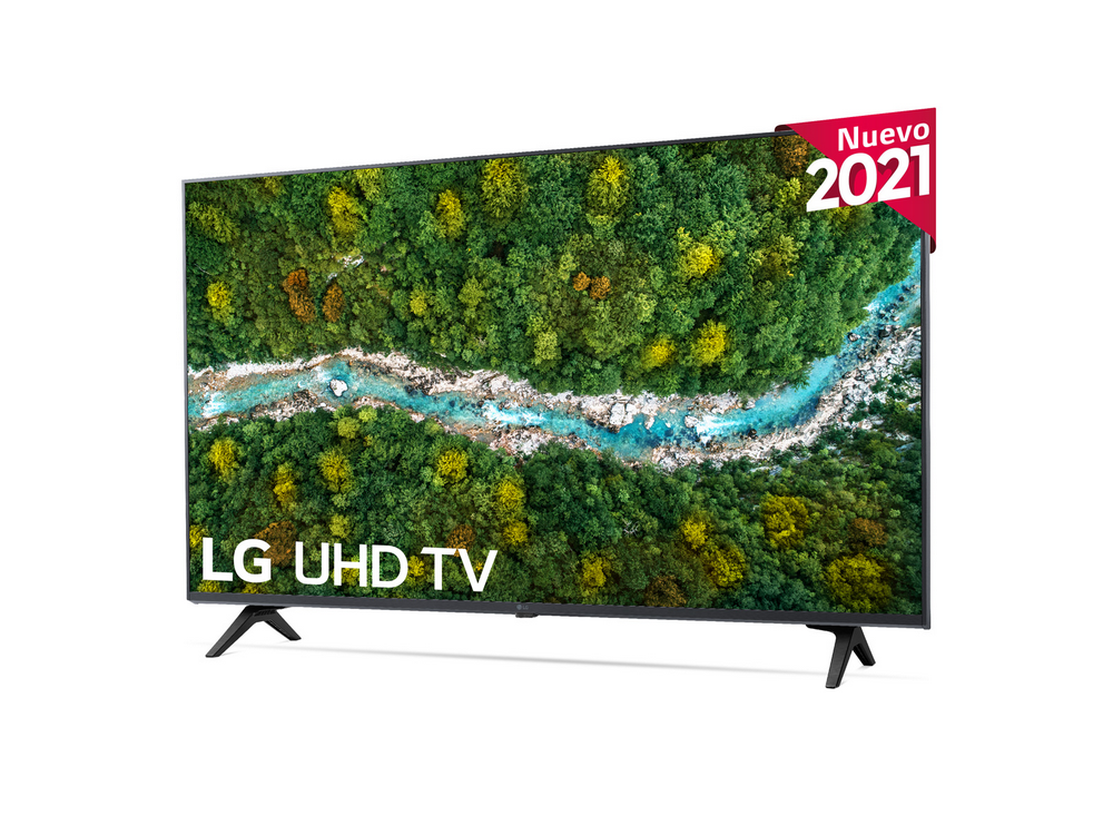 Un televisor negro grande con una imagen de bosque en la pantalla. Una pegatina roja dice '2021'.
