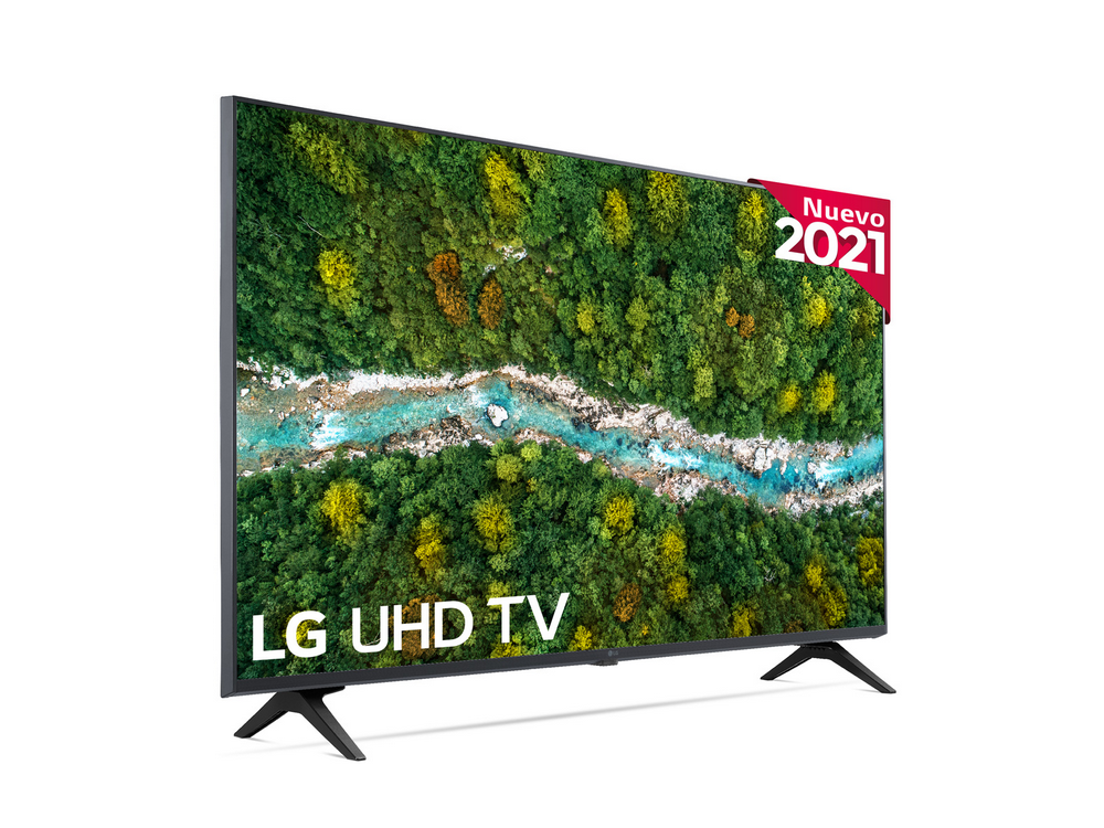 Un televisor LG UHD grande mostrando una escena de bosque, con pegatina 'Nuevo 2021'.
