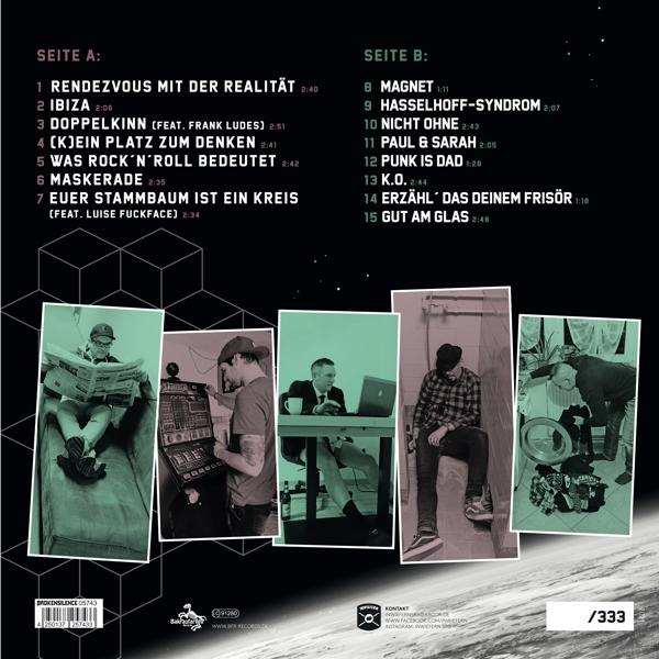 Rückseite eines Musikalbums mit Songtiteln und Fotos.