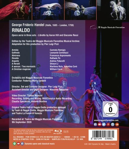 Ein DVD-Cover mit einer Theaterszene mit Schauspielern in Kostümen und einem weißen Pferd.