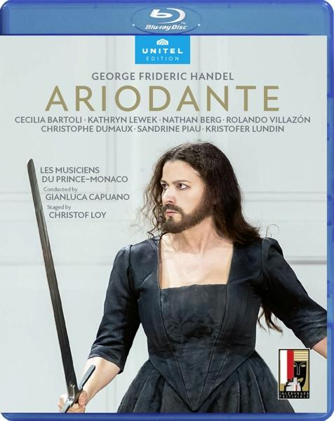 Blu-ray-Disc-Cover von 'Ariodante'. Mann in schwarzem Kleid mit Schwert.