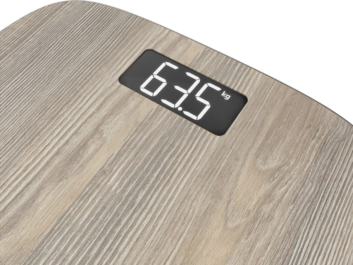 Digitale weegschaal met 63,5 kg. De weegschaal heeft een houtnerfpatroon. Het display is zwart met witte cijfers.